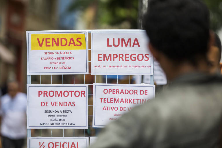 Desempregados procuram trabalho no centro de São Paulo