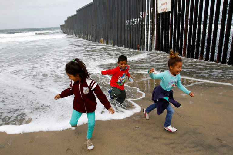 Caravana de migrantes da América Central chega aos EUA