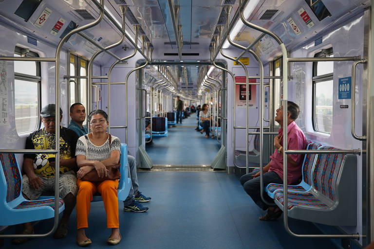 Vagões vazios na linha 13-jade da CPTM, que liga São Paulo a Guarulhos, no primeiro dia útil de funcionamento