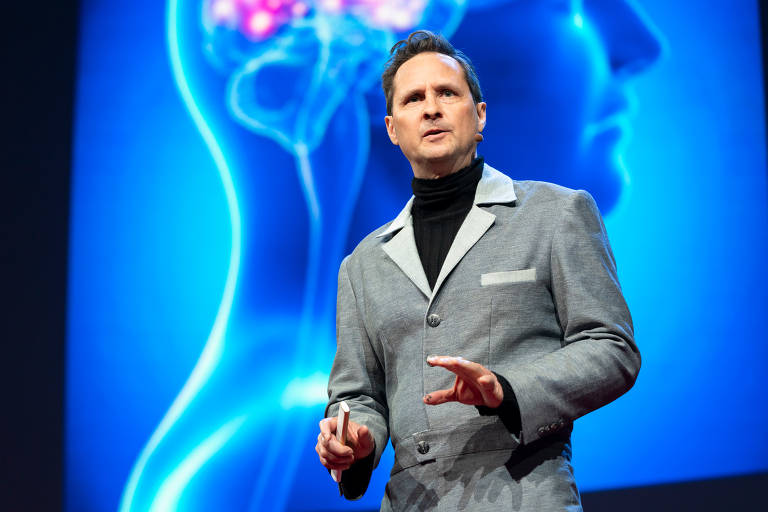 O biofísico Hugh Herr apresenta-se no evento TED2018, realizado na cidade de Vancouver, no Canadá