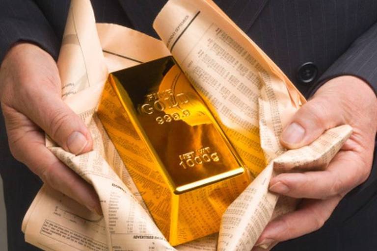 Ouro bate recorde e se aproxima de US$ 2.000 a onça-troy