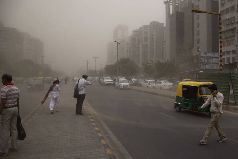 Tempestade de areia atinge a capital da Índia, Nova Déli 