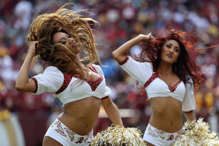 Cheerleaders do Washington Redskins em ação durante partida da equipe contra o Philadelphia Eagles, na temporada 2017/2018 da NFL