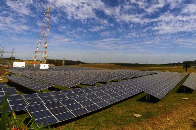 Painéis fotovoltaicos geram energia solar