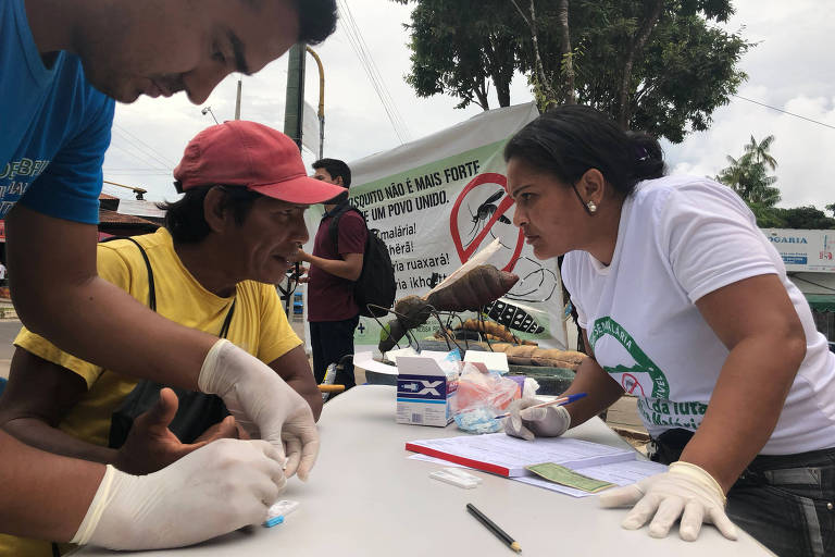 Funcionária da prefeitura de São Gabriel da Cachoeira (AM) participa de campanha contra a malária
