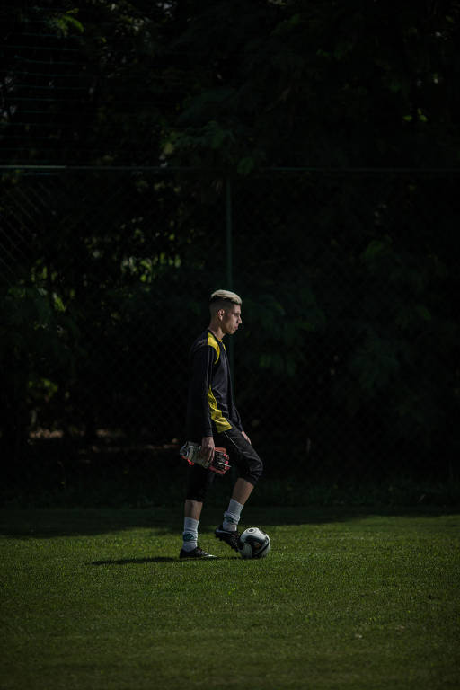 O goleiro Kaique Rocha, 22, há 6 meses sem clube, tenta se recolocar no futebol profissional