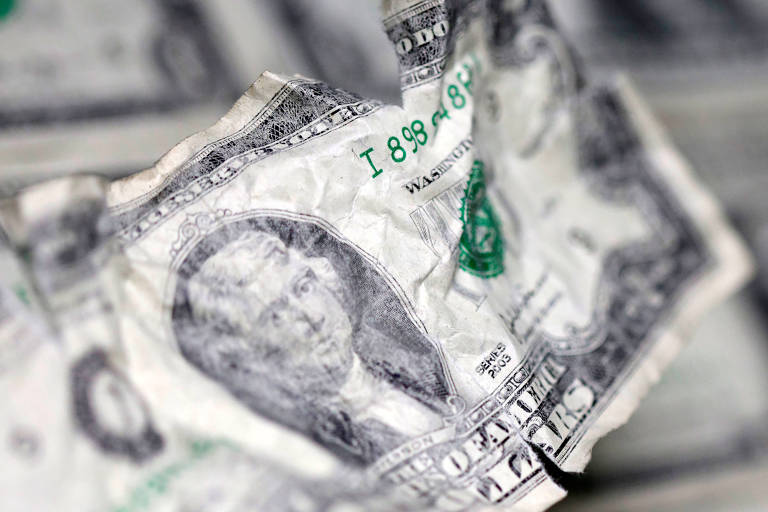 Dólar sobe 1,8% na semana em meio a turbulências nos EUA e após atuação do BC