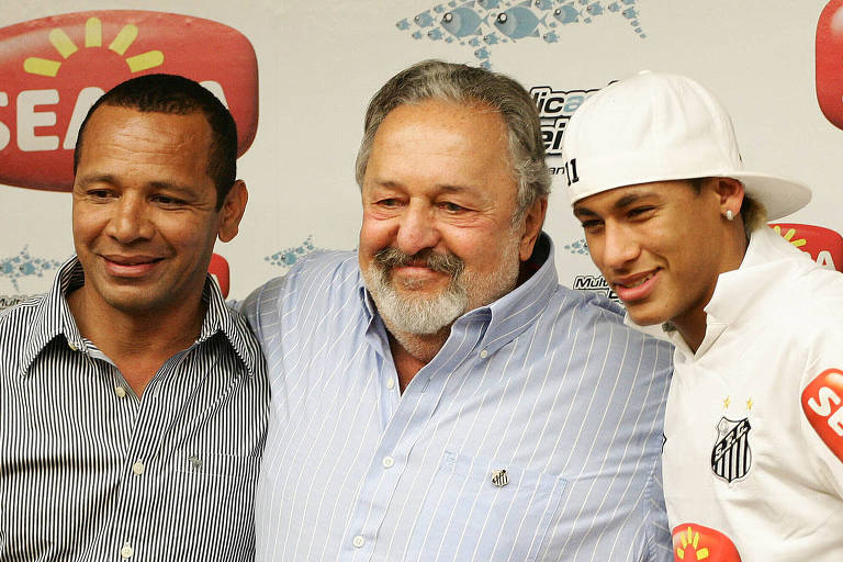 Pai de Neymar, Luis Álvaro de Oliveira e Neymar, durante entrevista coletiva