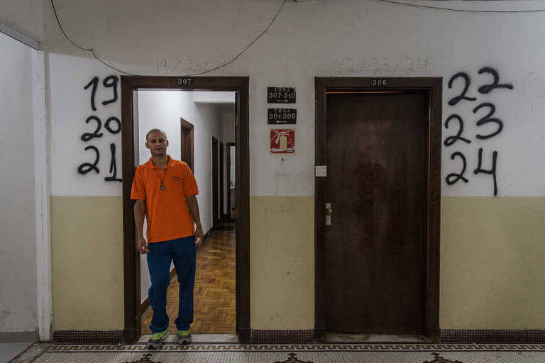 Marcações nos corredores mostram divisão de cômodos no Cine Marrocos após invasão de moradores sem-teto