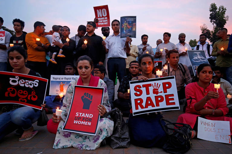 Manifestantes protestam contra o estupro de uma menina de oito anos e uma adolescente em abril, na Índia