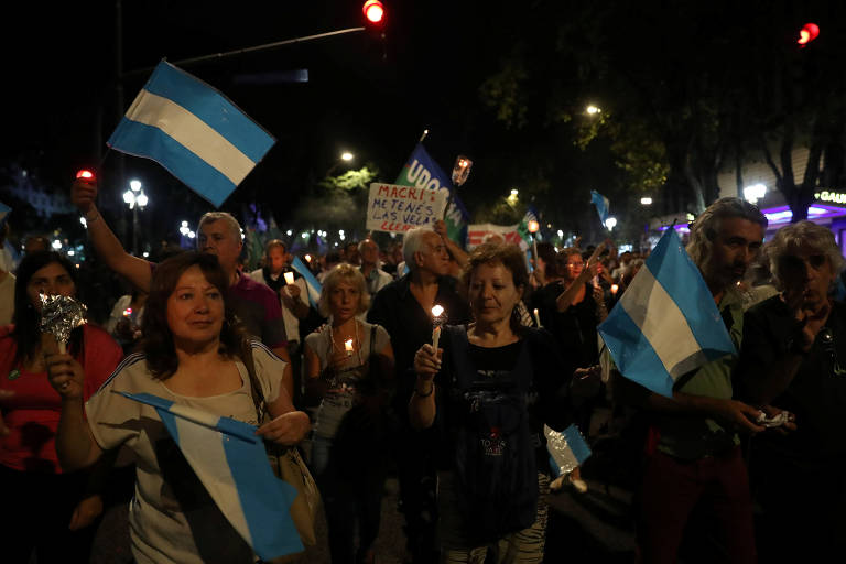 A alta no preço dos alimentos elevou a insatisfação dos argentinos, que já estavam desgostosos com o impacto de reajustes nos preços das tarifas de energia e de transportes, congelados durante anos nas gestões de Néstor e Cristina Kirchner