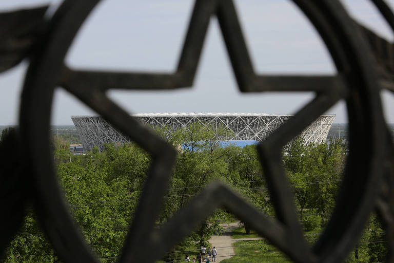 Vista do estádio a partir do memorial Mamayev Kurgan, em homenagem aos soldados soviéticos mortos