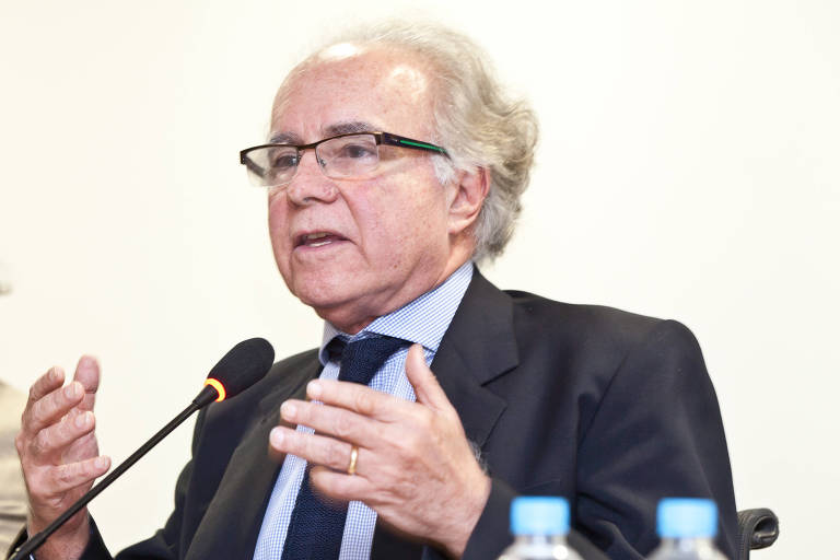 O professor de direito constitucional Joaquim Falcão, durante debate promovido pela Folha em 2013