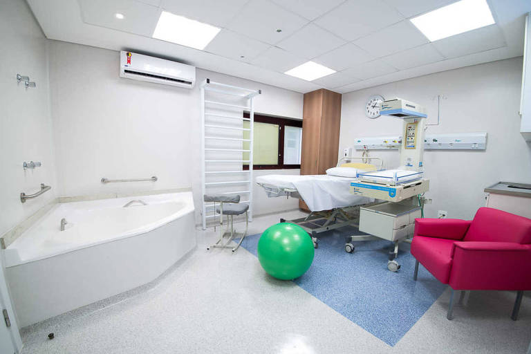 Sala destinada para parto natural em hospital de São Paulo