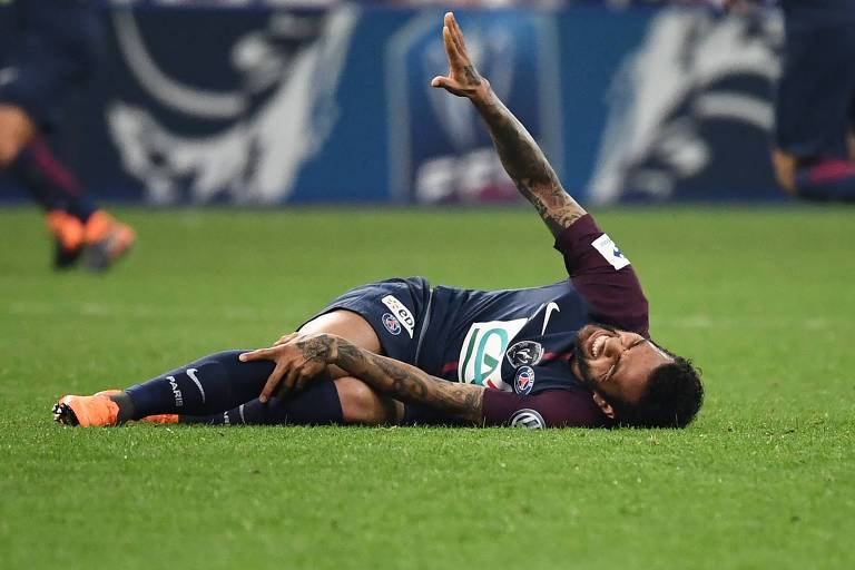 CBF confirma Daniel Alves fora na Copa do Mundo por lesão