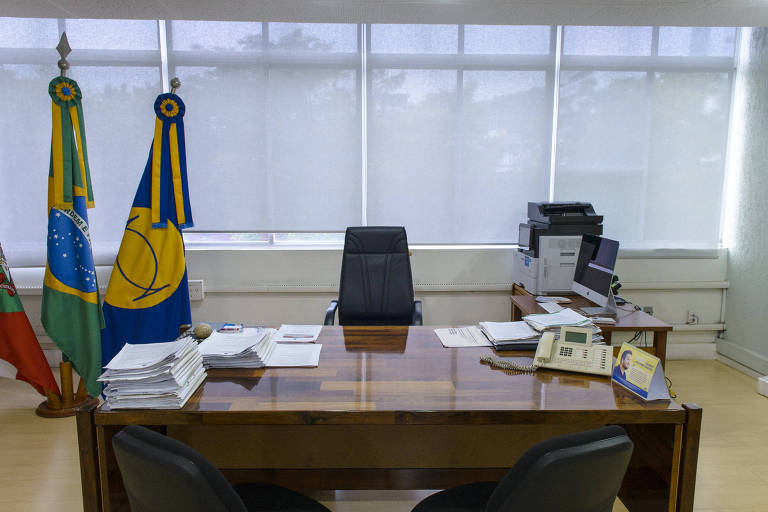 Gabinete da reitoria da Federal de Santa Catarina, onde trabalhava o ex-reitor que se suicidou