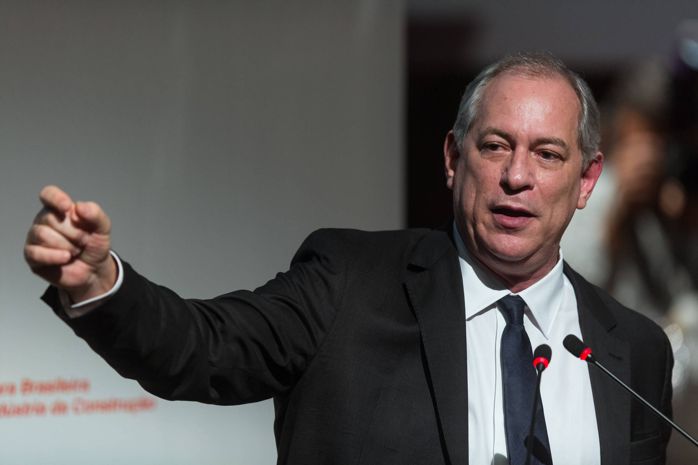 Sem Lula Ciro investe em alian a com PC do B tradicional aliado