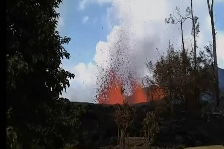 Havaiano registra erupção do vulcão Kilauea do casa de sua casa