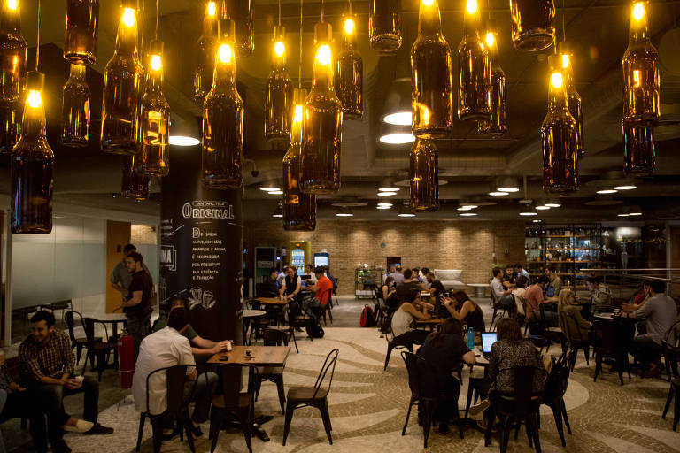 Área para reuniões do escritório da Ambev (ABEV3) em São Paulo (SP)