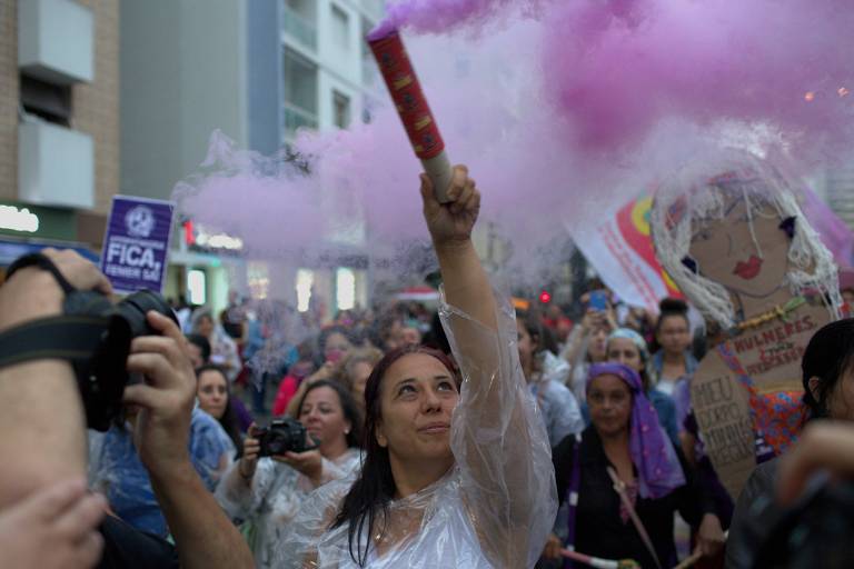Mulheres durante manifestação do dia internacional da mulher, na Praça Oswaldo Cruz, em São Paulo