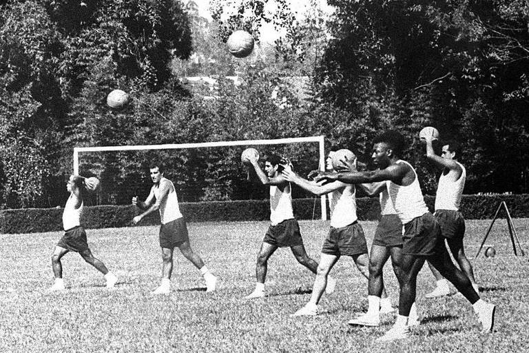 Jogadores do Brasil em treinamento para a Copa de 1966, disputada na Inglaterra.