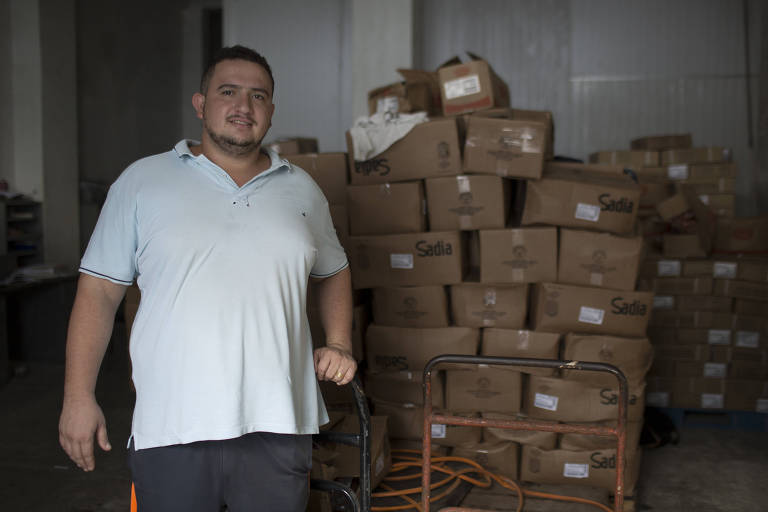 Sócio-proprietário da HM Frigorífico, Antonio Henrique Santos da Silva alega que comprou a empresa há dois anos e que a antiga dona, que é beneficiária do Bolsa Família, não faz mais parte do quadro societário da empresa