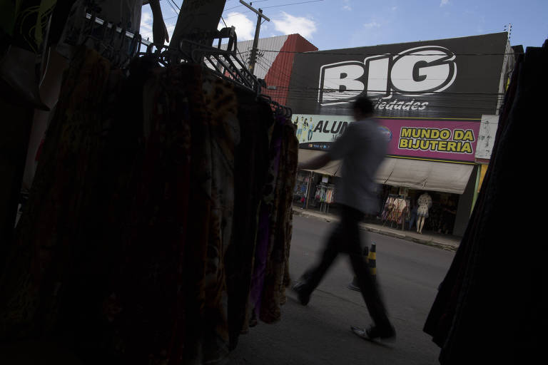 Fachada de local onde funcionava a loja Big Variedades, em Manaus, que fechou no fim de 2017. O ponto foi alugado para outra loja de confecções