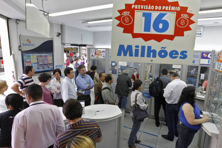 A administração das Loterias Federais foi delegada à Caixa em 1962. O governo Temer chegou a planejar uma privatização para Loterias Caixa, mas ele não foi concluído