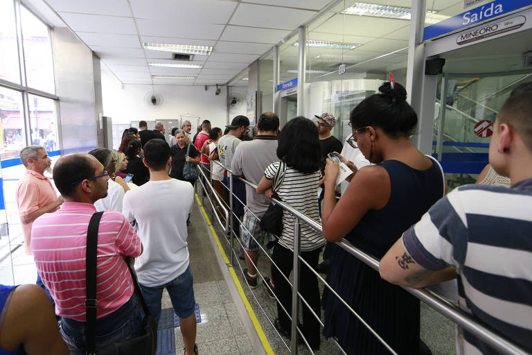 No ano passado, o governo autorizou o saque de contas inativas do FGTS, o que gerou enormes filas nas agências da Caixa