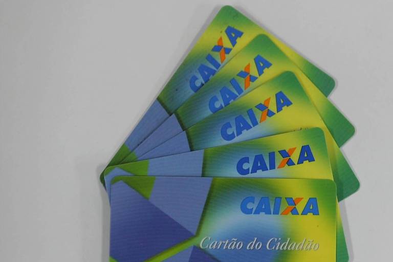 Com o Cartão do Cidadão, é possível ter acesso a benefícios sociais e trabalhistas. Ele pode ser solicitado por quem tem FGTS provisionado, rendimentos do PIS, abono salarial ou que ainda esteja recebendo parcelas do seguro-desemprego