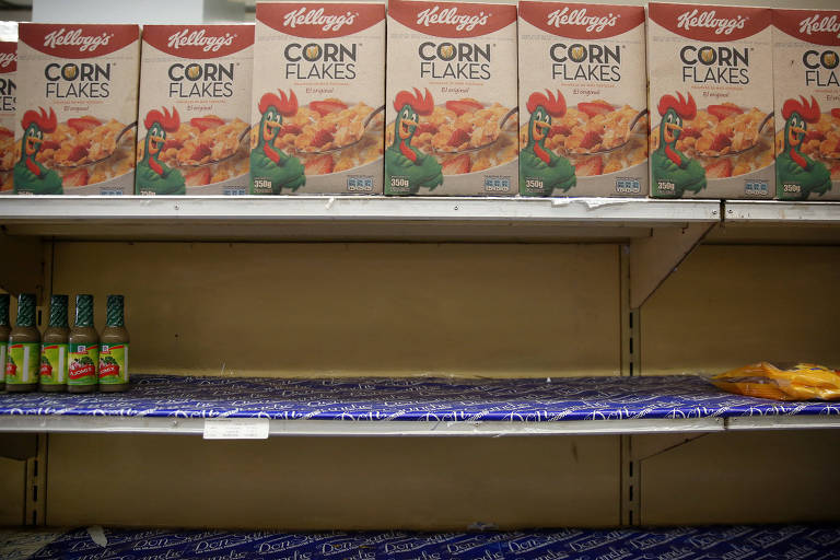 Caixas de cereal da Kellogg's em prateleira em mercado em Caracas (Venezuela)