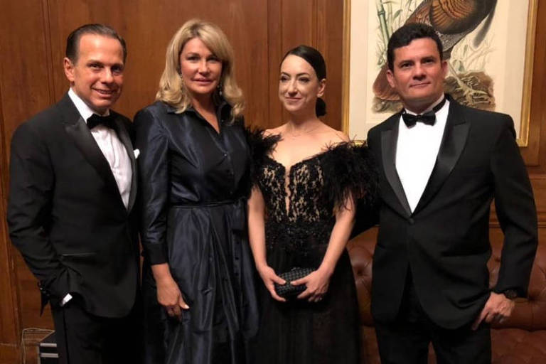 João Doria ao lado da sua mulher, Bia, e do juiz Sergio Moro com a mulher, Rosangela, durante um evento em Nova York 