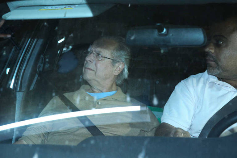 Em maio de 2017, o STF concede habeas corpus e liberta José Dirceu, permitindo que ele aguarde o julgamento dos recursos em liberdade 
