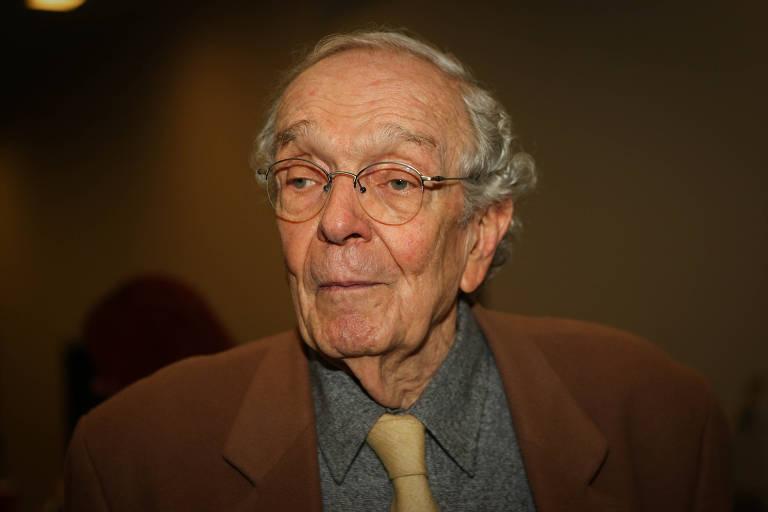 Jornalista Alberto Dines no lançamento do seu livro