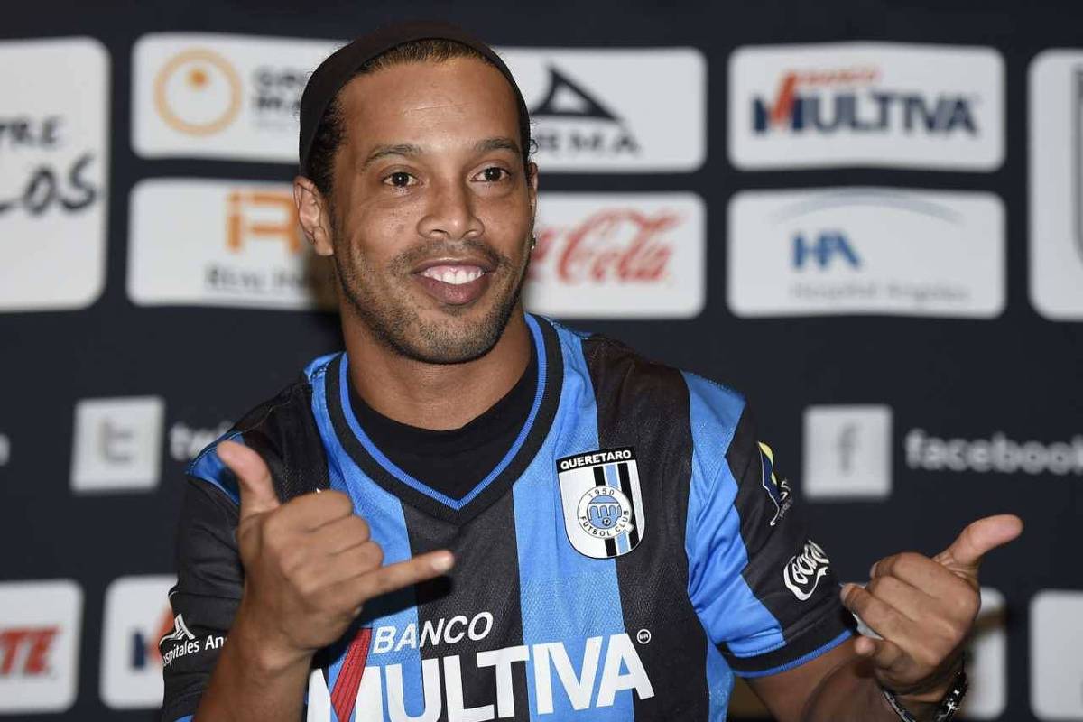 Ronaldinho Gaúcho vai casar com as duas namoradas