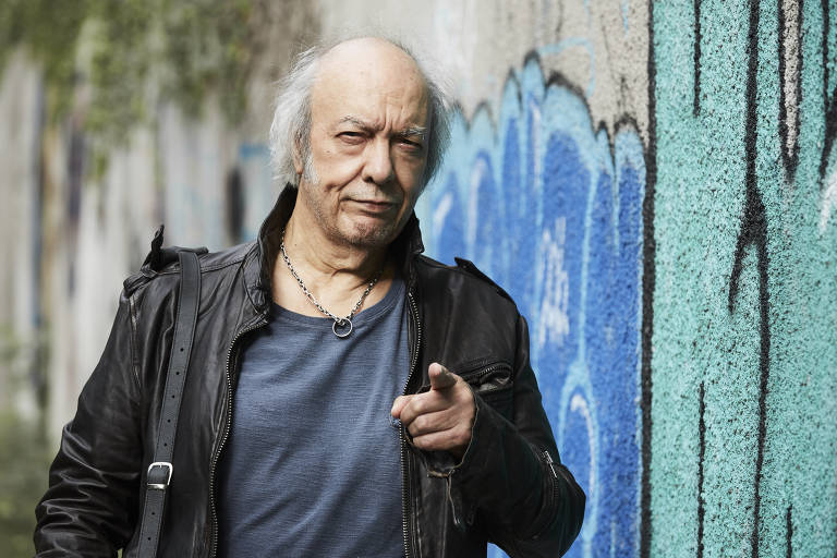 O cantor e compositor Erasmo Carlos, em imagem do lançamento do álbum "Amor É Assim"