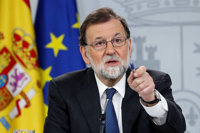 O primeiro-ministro espanhol, Mariano Rajoy, fala à imprensa no Palácio de Moncloa