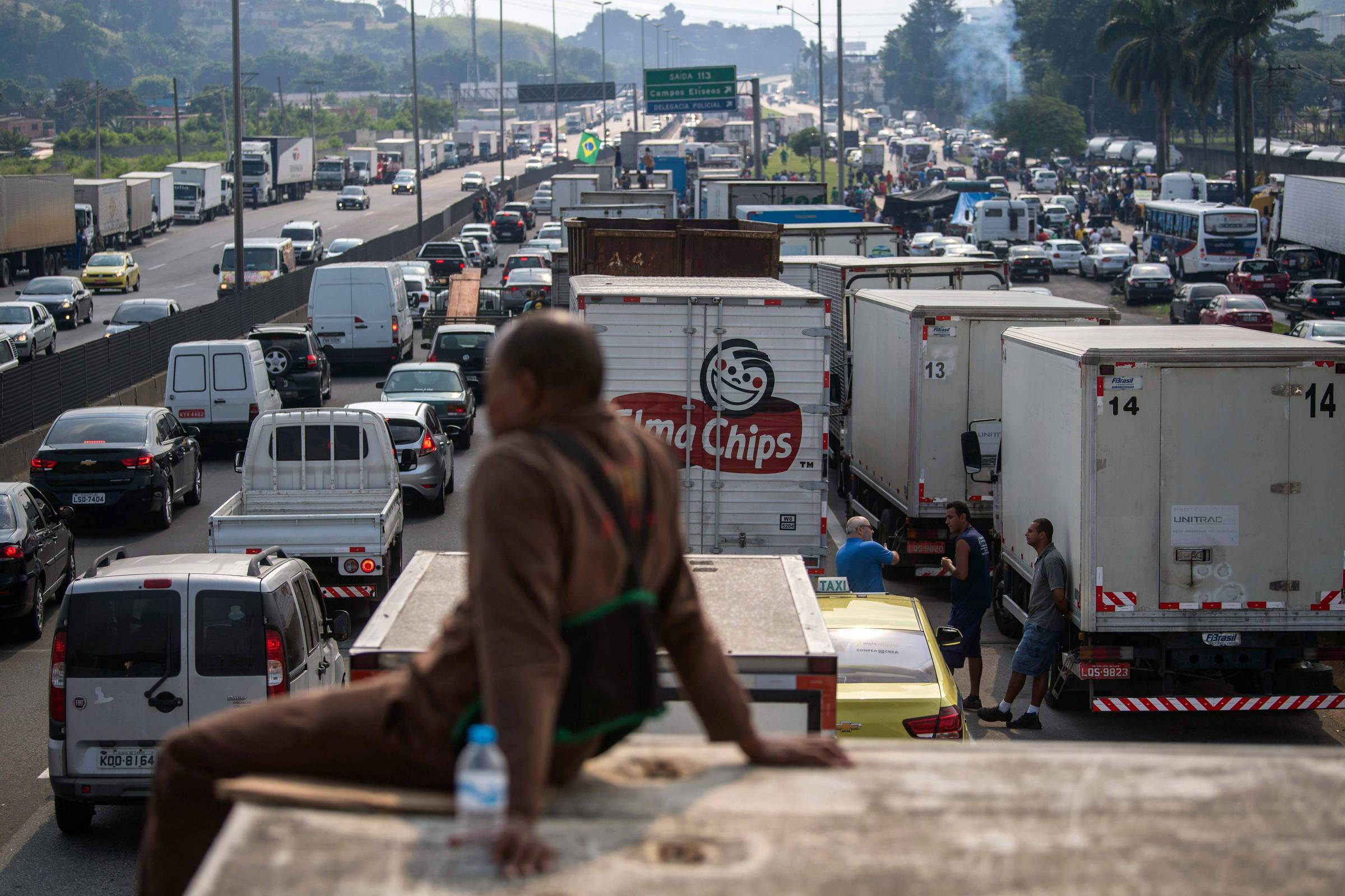 Resultado de imagem para Greve de caminhoneiros deixa ao Brasil a beira do colapso