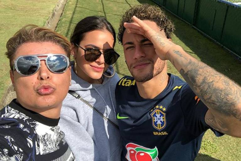 David Brazil, Bruna Marquezine e Neymar em treino da seleção brasileira