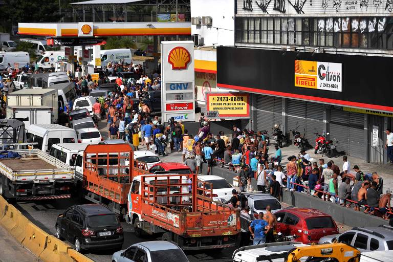 Postos de gasolina no Rio durante greve