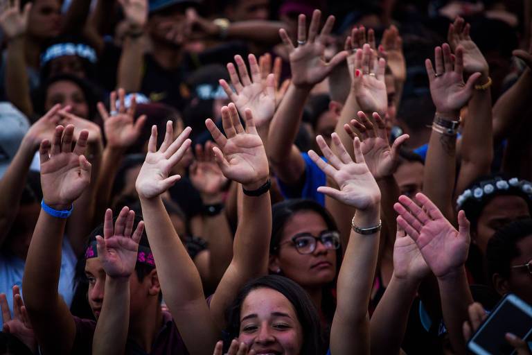 Fiéis durante a Marcha para Jesus 2018, evento gospel organizado pela igreja Renascer em Cristo que reúne multidão na praça Heróis da Força Expedicionária Brasileira, na zona norte de São Paulo
