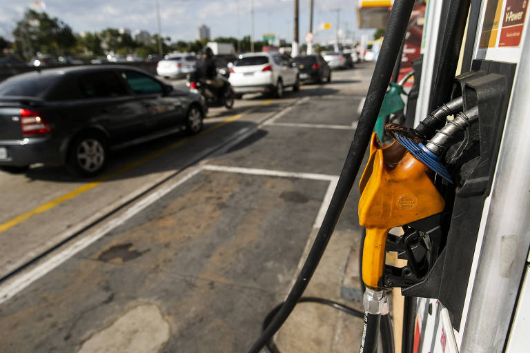 Encher o tanque com gasolina ficou até R$ 95 mais caro de janeiro a outubro