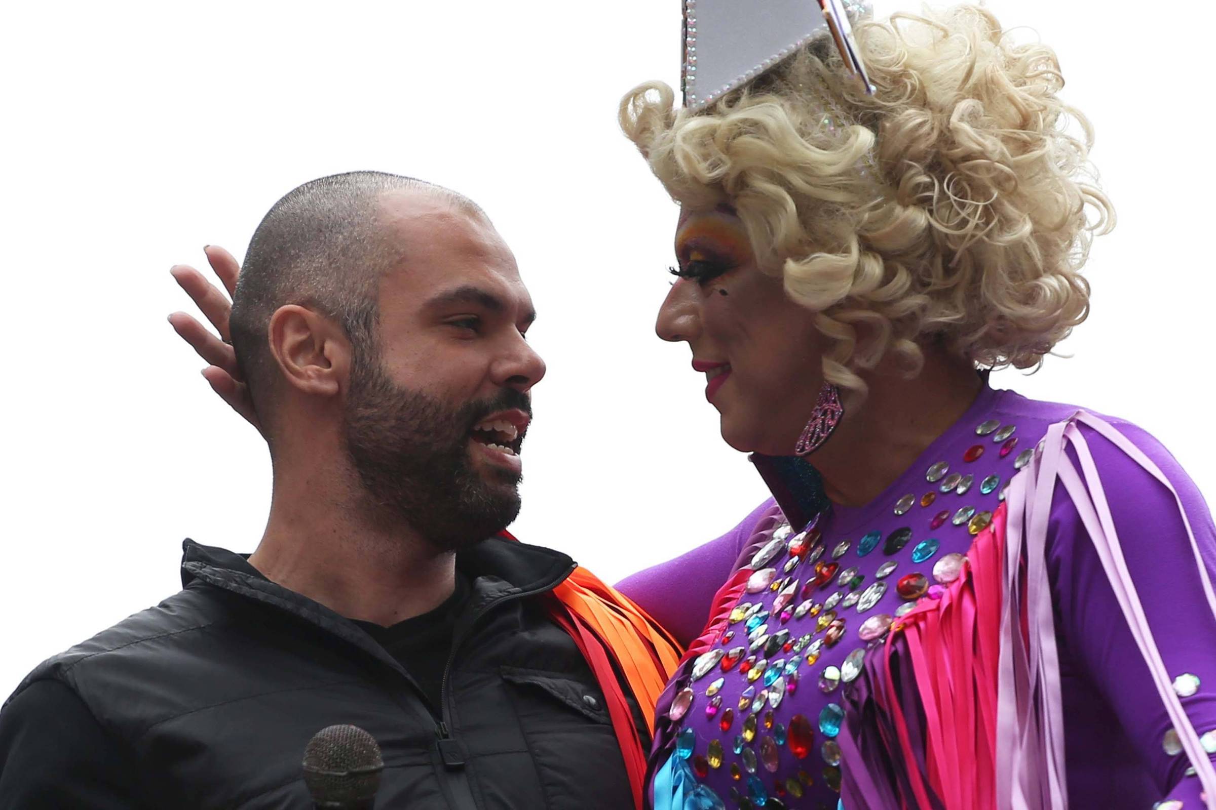 Bruno Covas é vaiado em fala de abertura da Parada Gay de ...