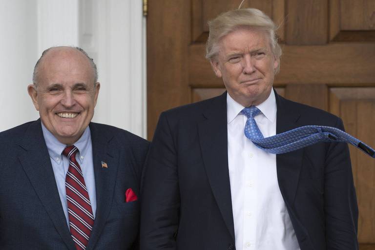 Rudy Giuliani e Donald Trump se encontram em evento em New Jersey em 2016