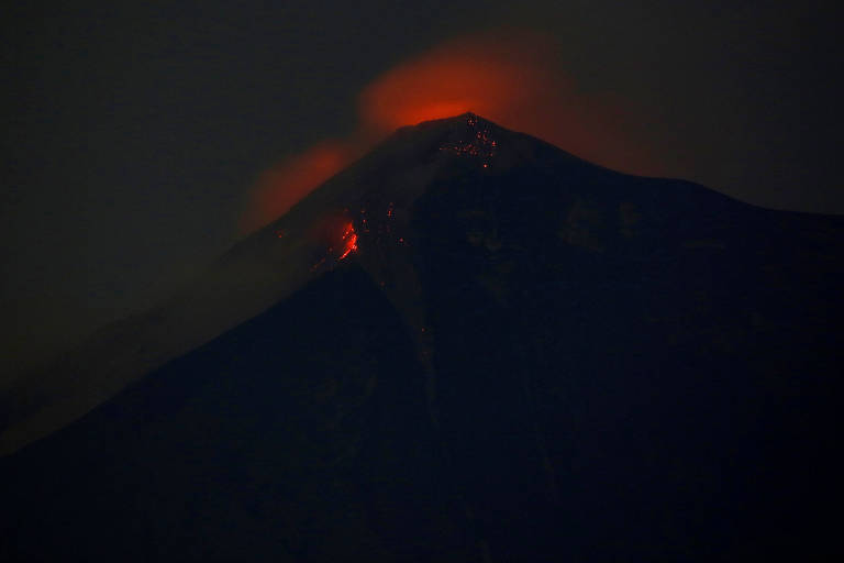 Vulcão entra em erupção na Guatemala