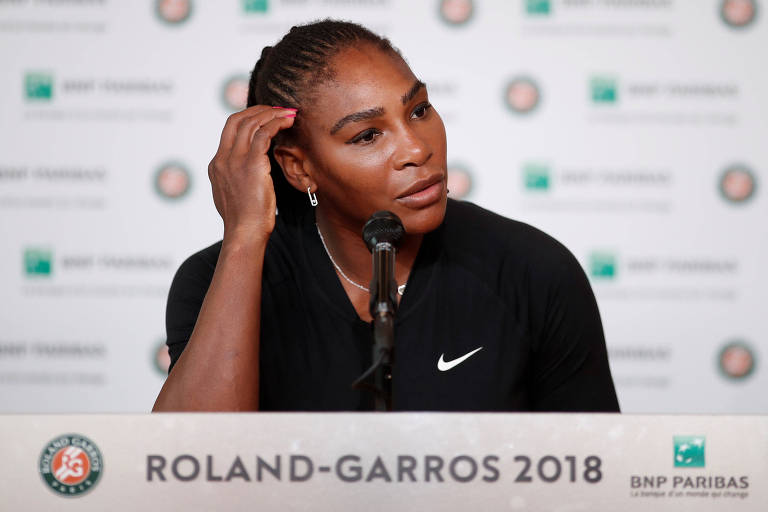 Serena Williams sente contusão e desiste de Roland Garros