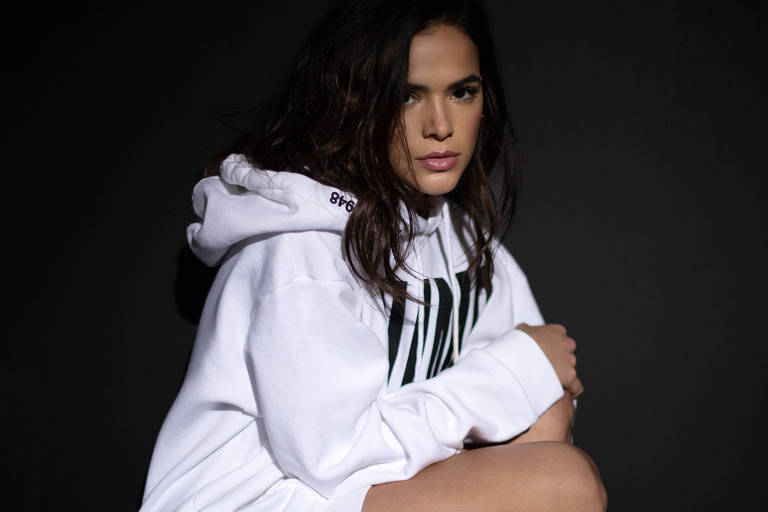 Bruna Marquezine em imagem da nova campanha da Puma