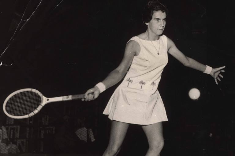 Maria Esther Bueno 'flutuava' nas quadras de tênis e foi a maior do Brasil