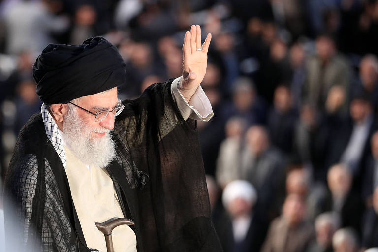O líder supremo do Irã, Ali Khamenei, durante cerimônia em Teerã de 29 anos da morte do aiatolá Ruhollah Khomeini