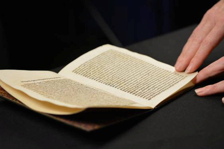Livro publicado em 1493 com cópia em latim da carta de Colombo aos espanhóis, roubada de biblioteca em Barcelona no início dos anos 2000
